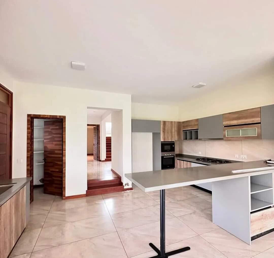 4-Ensuite Villa with DSQ & Clubhouse Pool – Karen