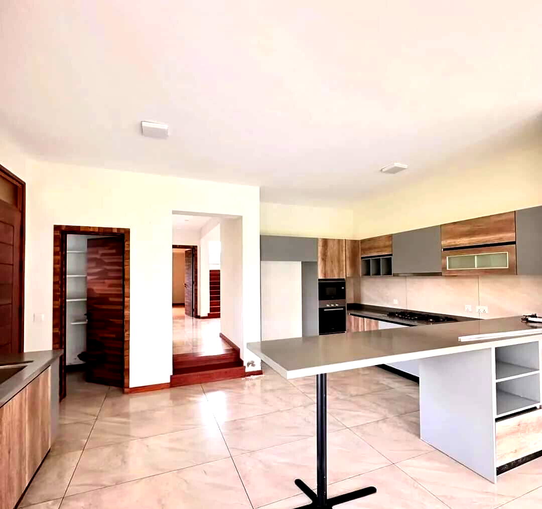 4-Ensuite Villa with DSQ & Clubhouse Pool – Karen