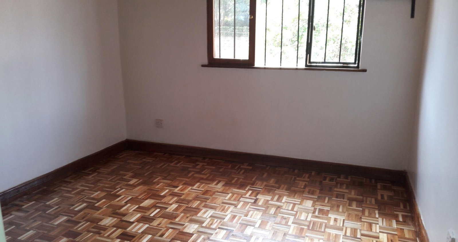 Half Acre 5BR Haven at KSh 350K