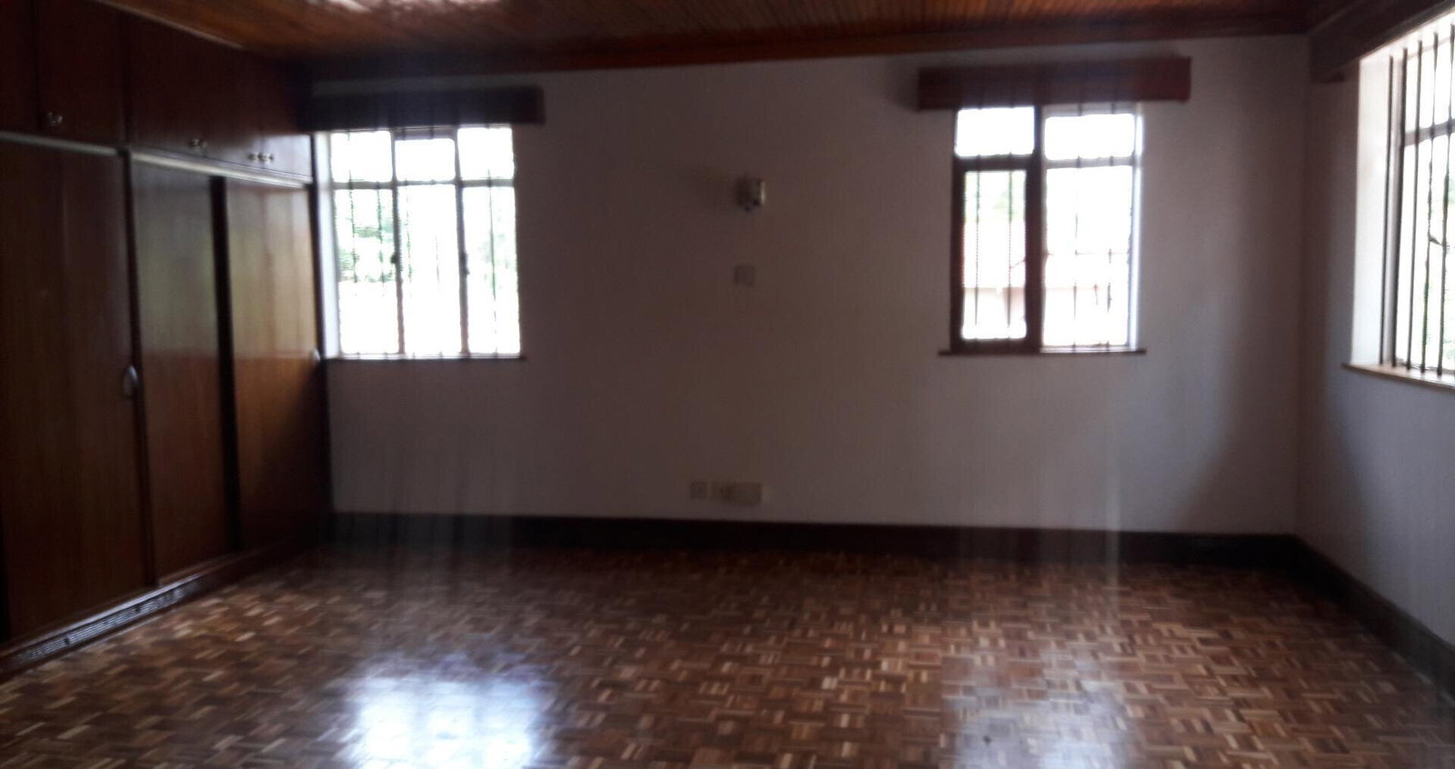 Half Acre 5BR Haven at KSh 350K