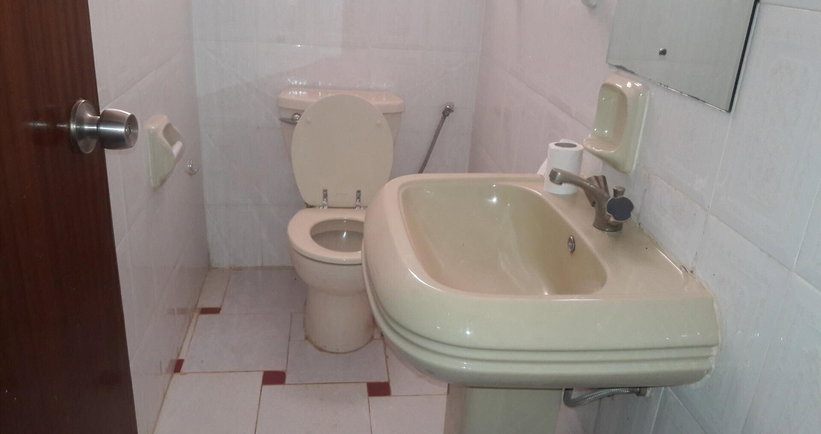 Half Acre 5BR Haven at KSh 350K
