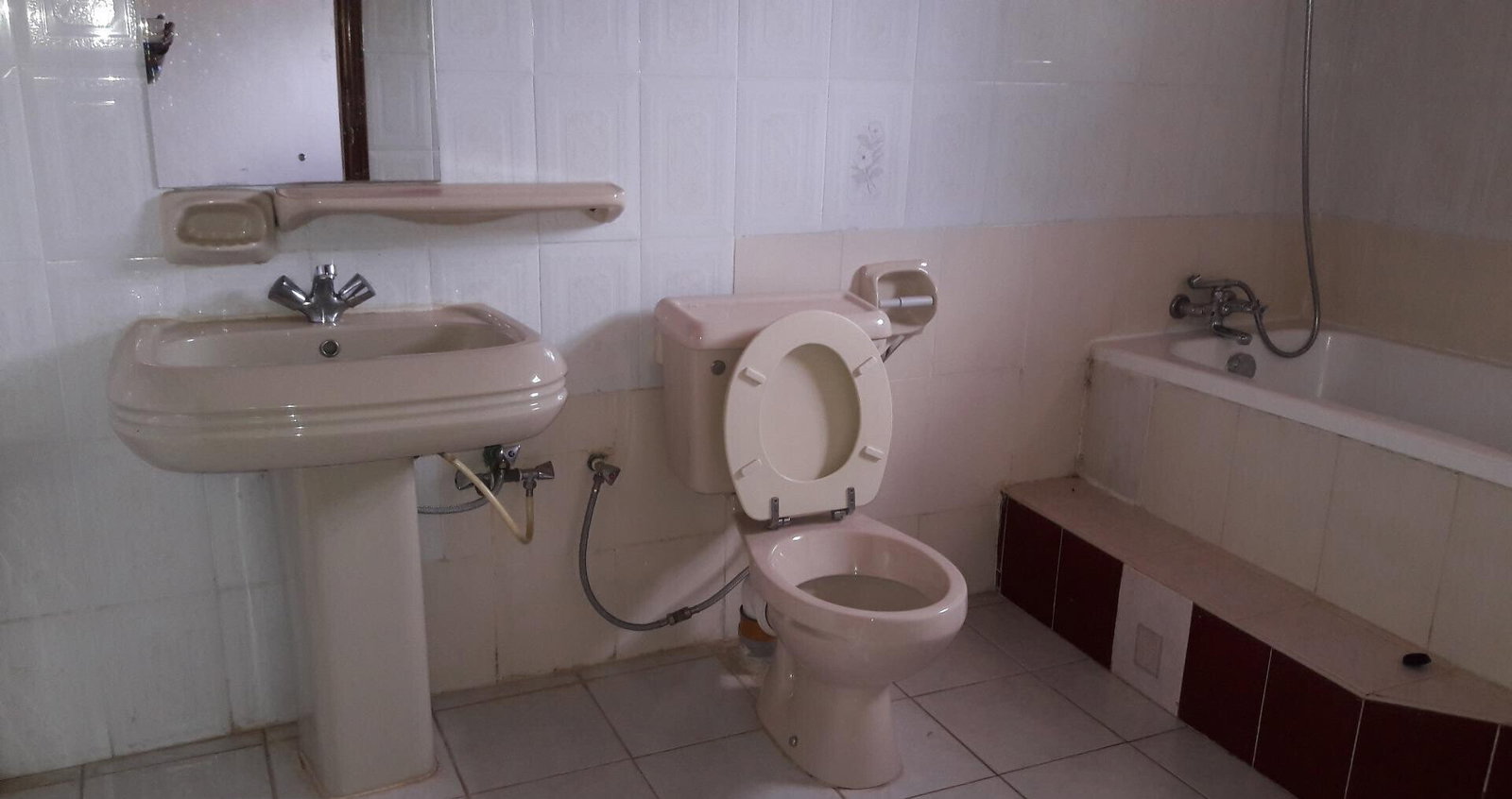 Half Acre 5BR Haven at KSh 350K