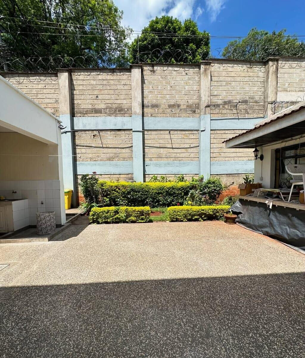 4-Ensuite Townhouse with Pool & Garden - Westlands