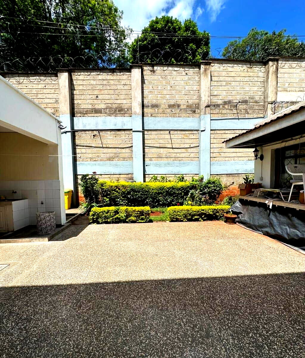 4-Ensuite Townhouse with Pool & Garden - Westlands