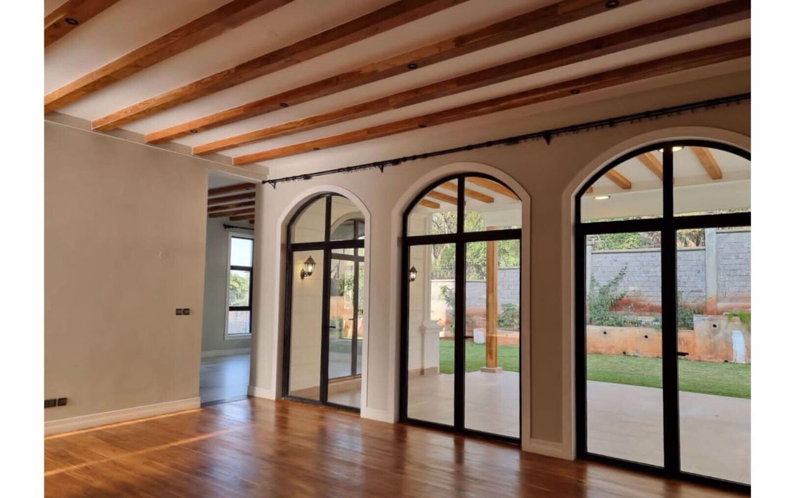 5-Ensuite Townhouse with Clubhouse & Heated Pool - Loresho