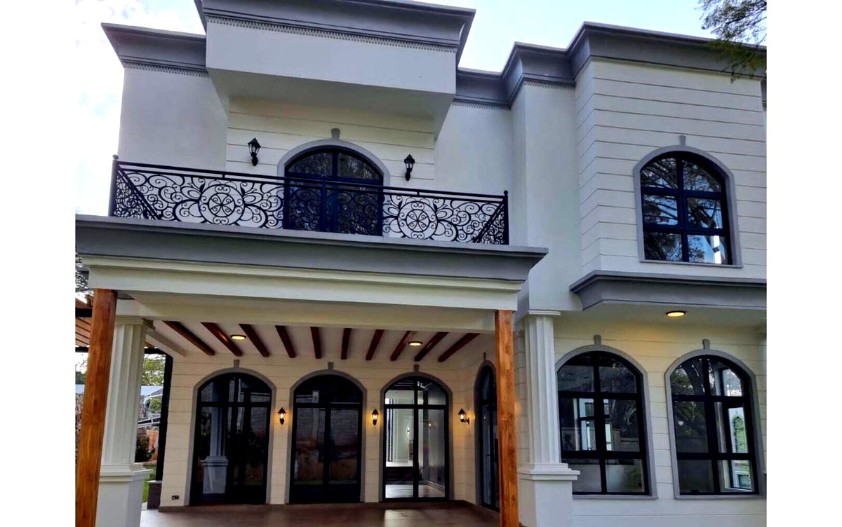 5-Ensuite Townhouse with Clubhouse & Heated Pool - Loresho