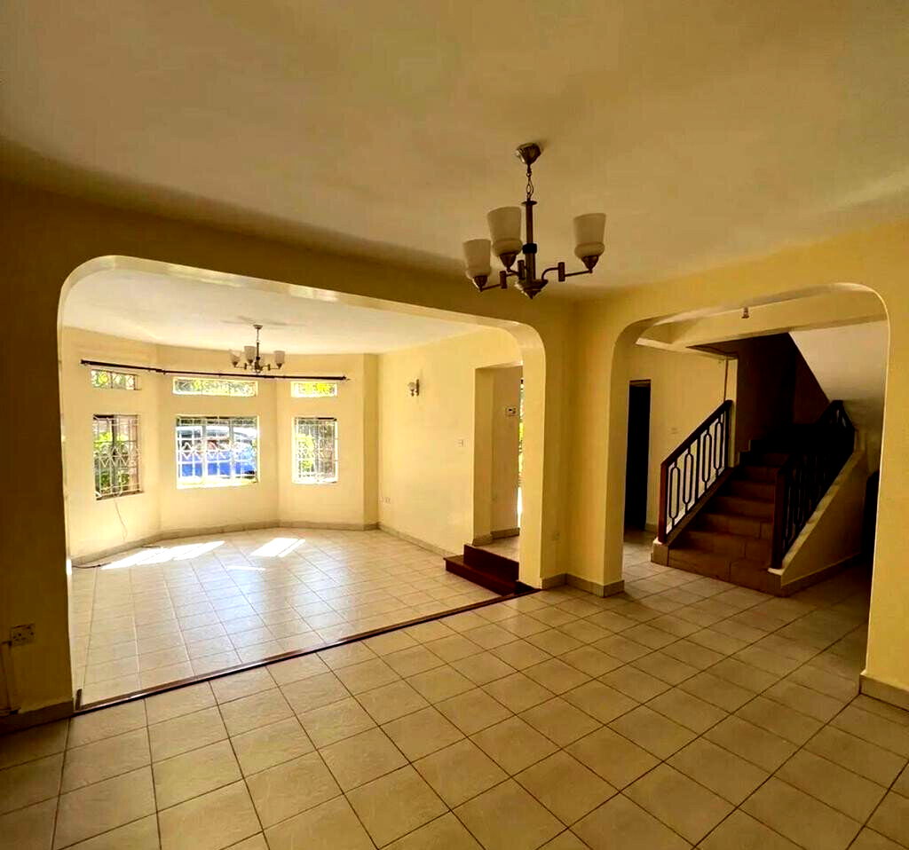 Sunken Living Room Townhouse with Fireplace - Lavington