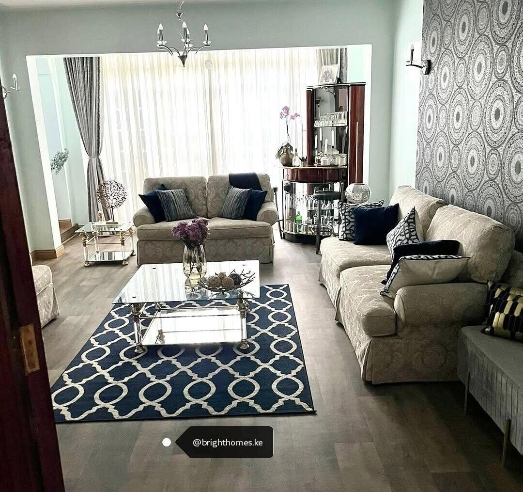 Upgraded 5-Bedroom Villa with Clubhouse & Pool - Riverside Drive