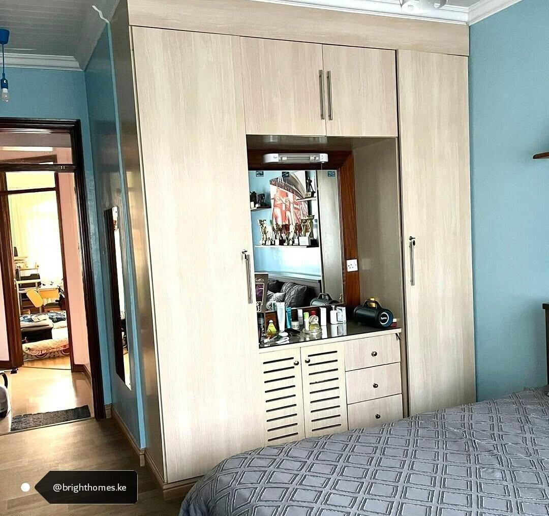 Upgraded 5-Bedroom Villa with Clubhouse & Pool - Riverside Drive