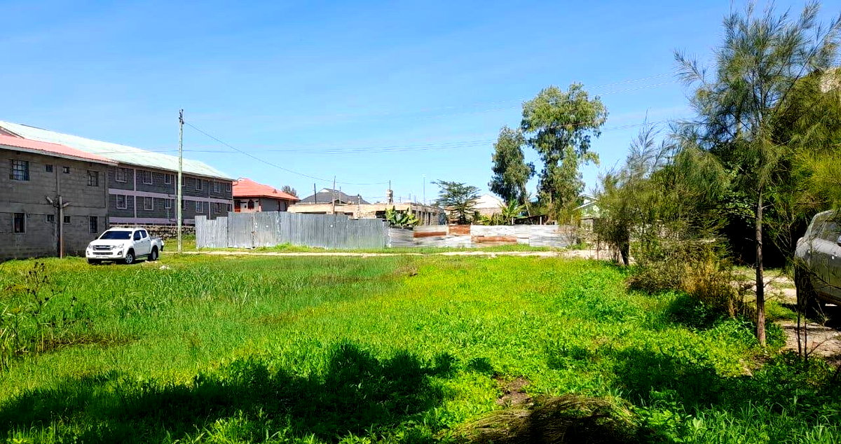 50x100 Plot Under 8M