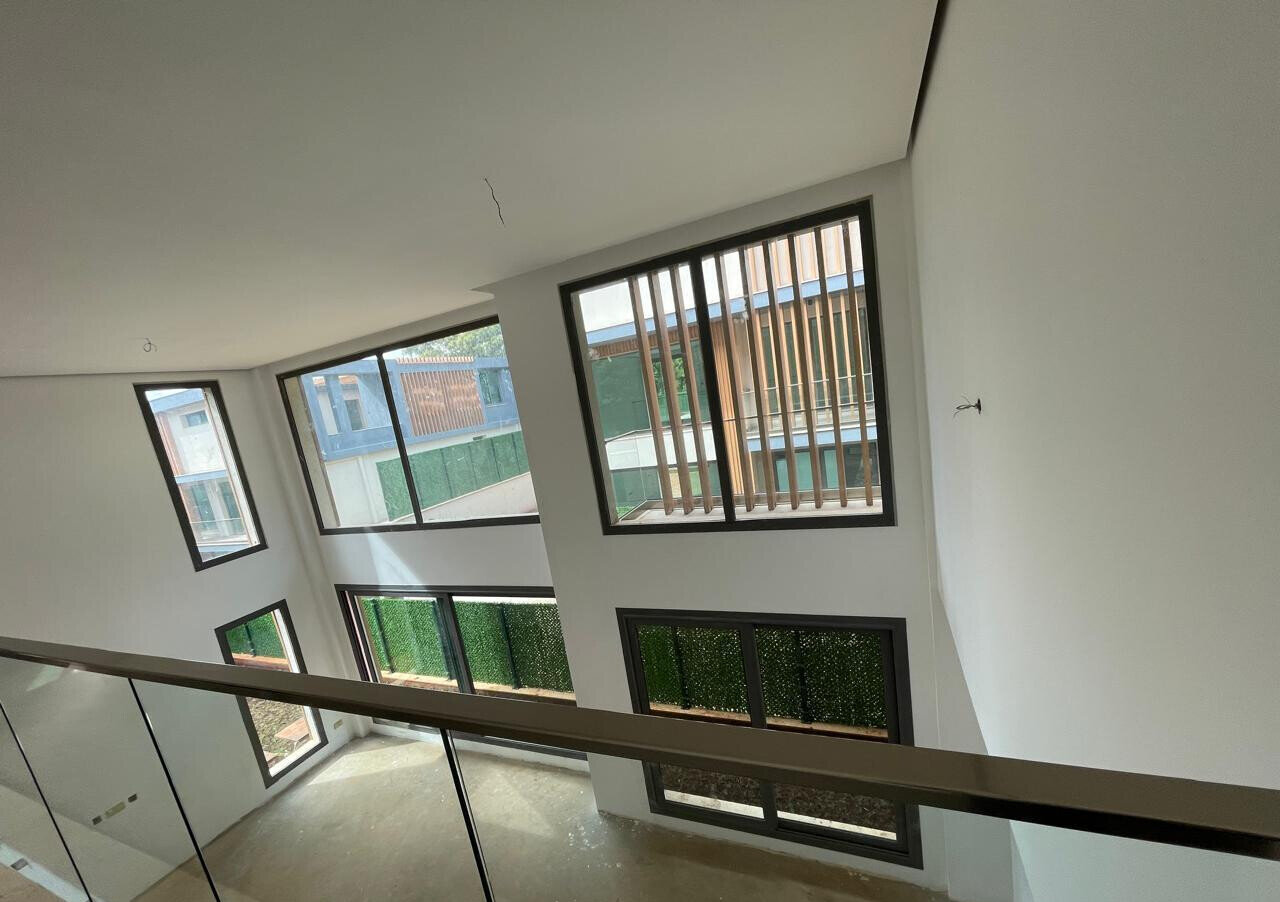 5-Ensuite Townhouse with Private Garden & DSQ - Lavington Gated