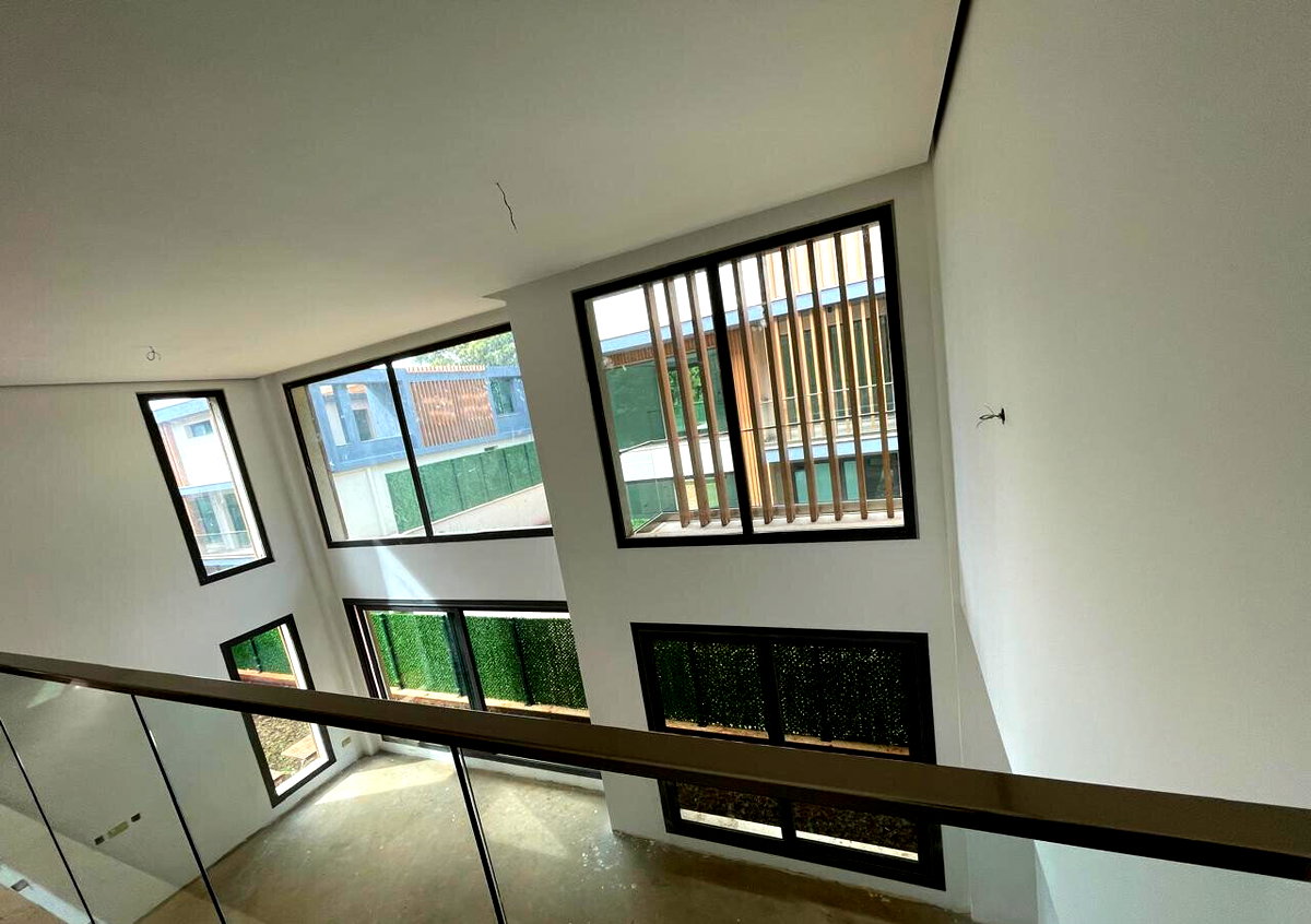 5-Ensuite Townhouse with Private Garden & DSQ - Lavington Gated