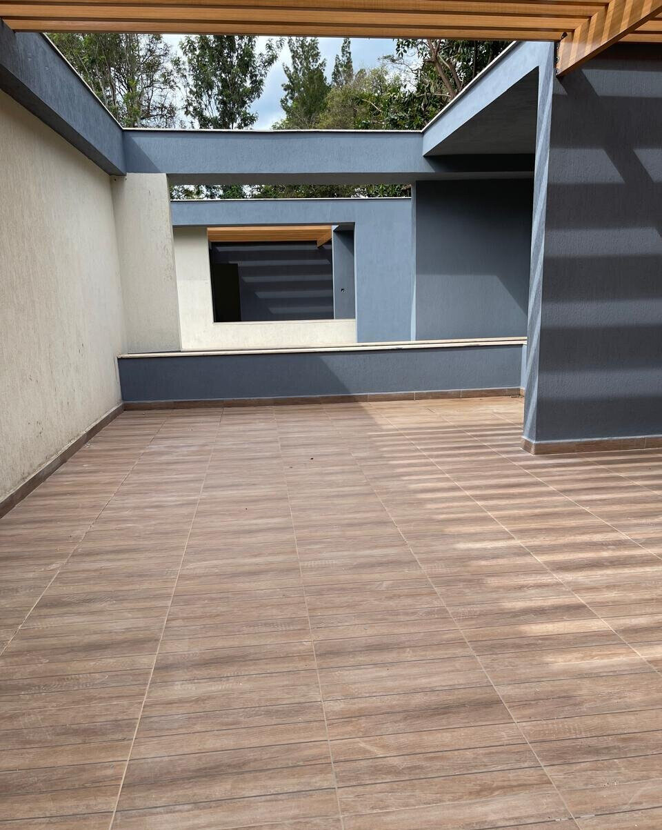 5-Ensuite Townhouse with Private Garden & DSQ - Lavington Gated