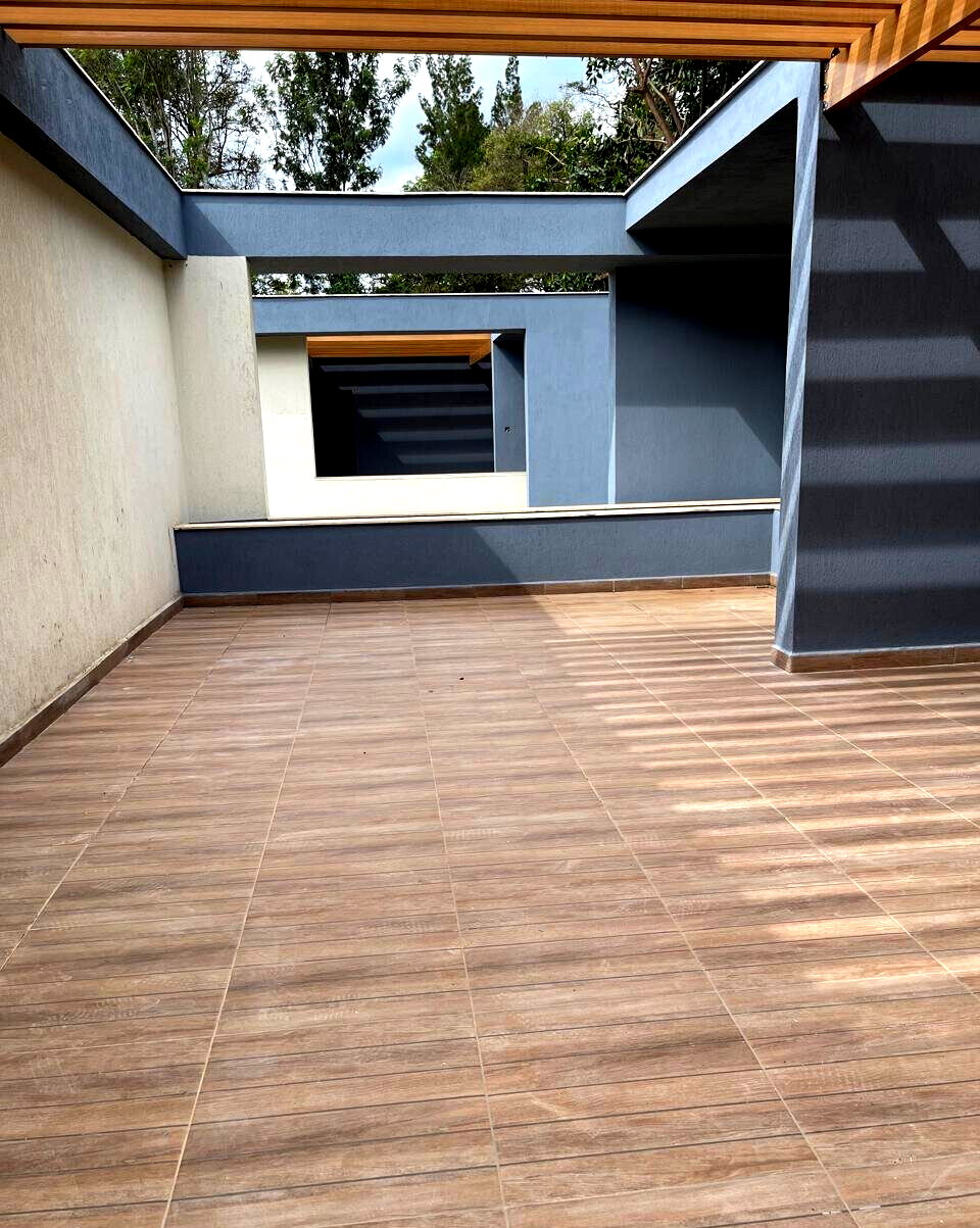 5-Ensuite Townhouse with Private Garden & DSQ - Lavington Gated