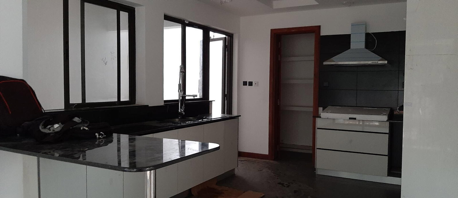 5-Ensuite Townhouse with Fireplace & DSQ in 4-Unit Gated Estate - Westlands