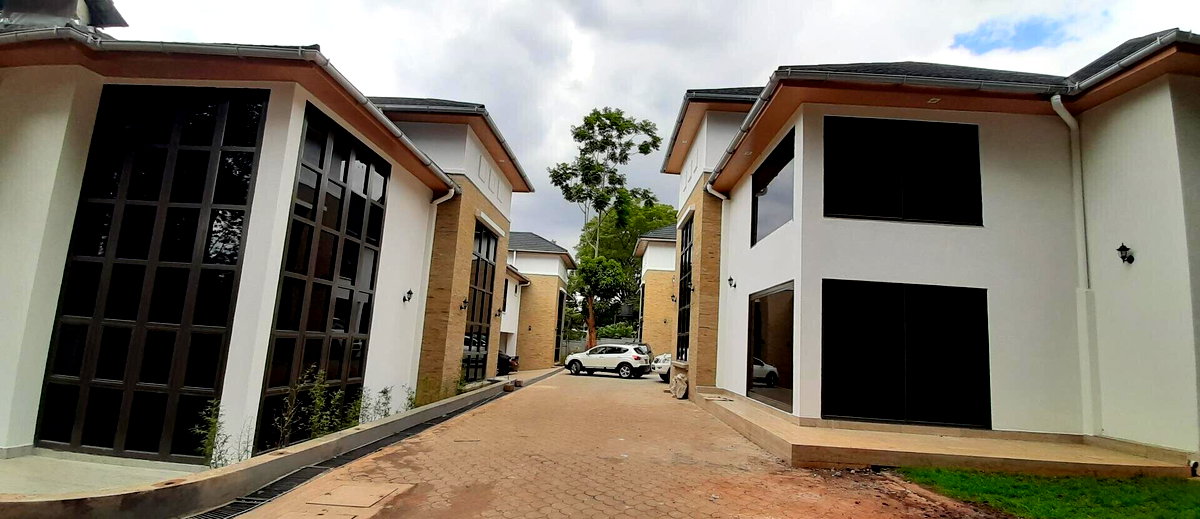 5-Ensuite Townhouse with Fireplace & DSQ in 4-Unit Gated Estate - Westlands