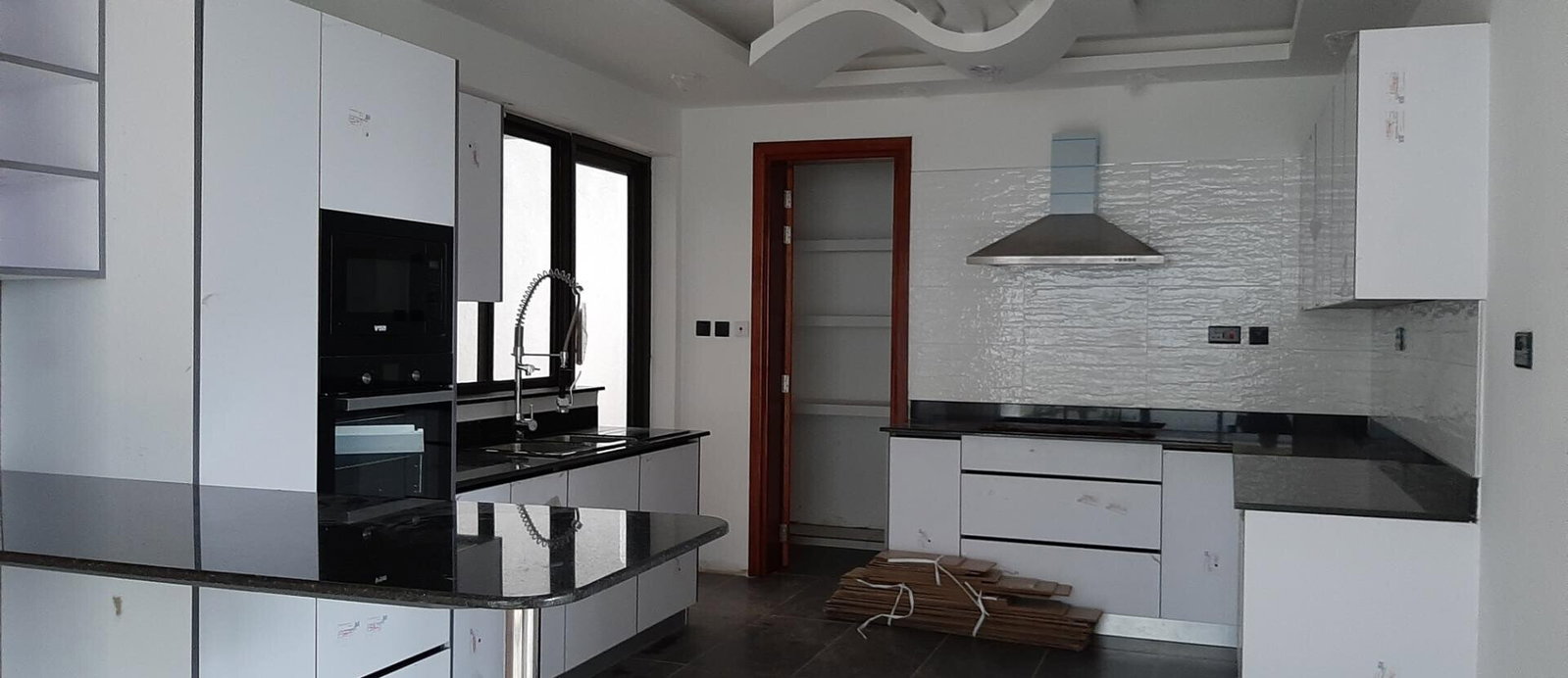 5-Ensuite Townhouse with Fireplace & DSQ in 4-Unit Gated Estate - Westlands