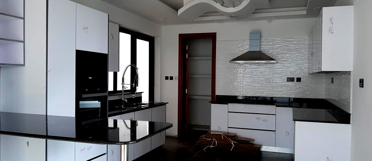 5-Ensuite Townhouse with Fireplace & DSQ in 4-Unit Gated Estate - Westlands