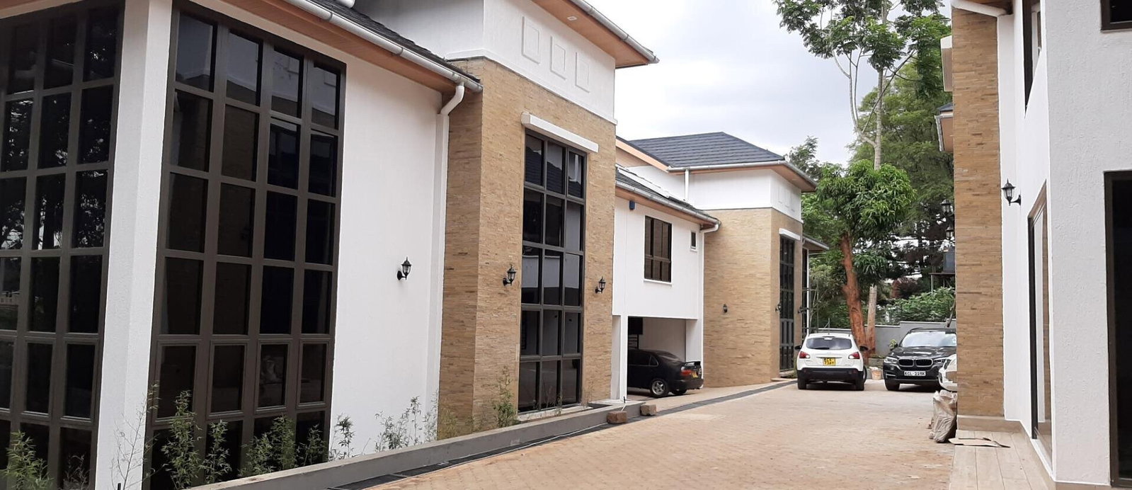5-Ensuite Townhouse with Fireplace & DSQ in 4-Unit Gated Estate - Westlands