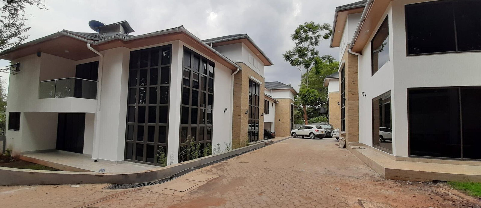 5-Ensuite Townhouse with Fireplace & DSQ in 4-Unit Gated Estate - Westlands