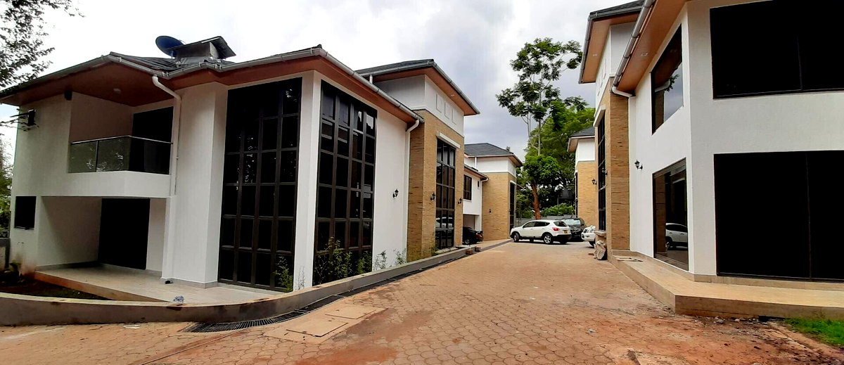5-Ensuite Townhouse with Fireplace & DSQ in 4-Unit Gated Estate - Westlands