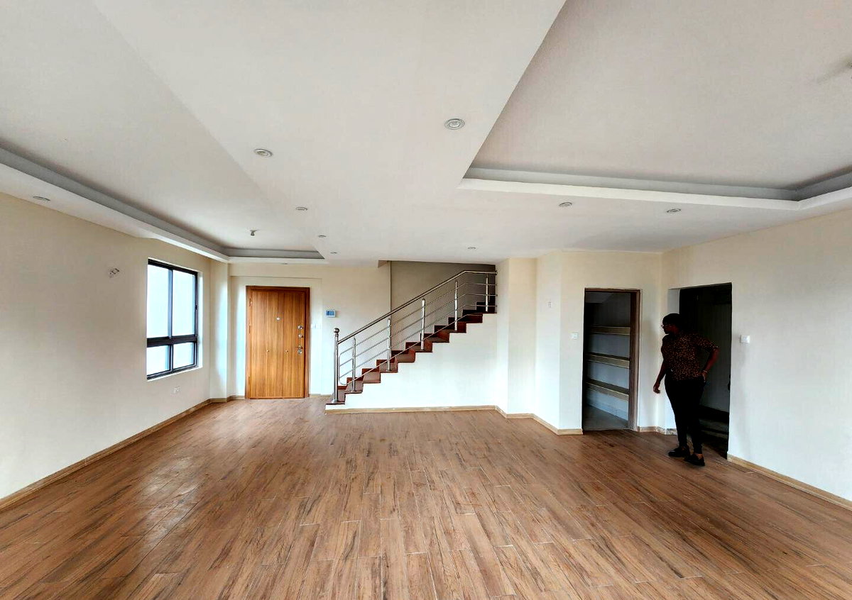 5-Bed Duplex with DSQ & Solar Heating - Parklands