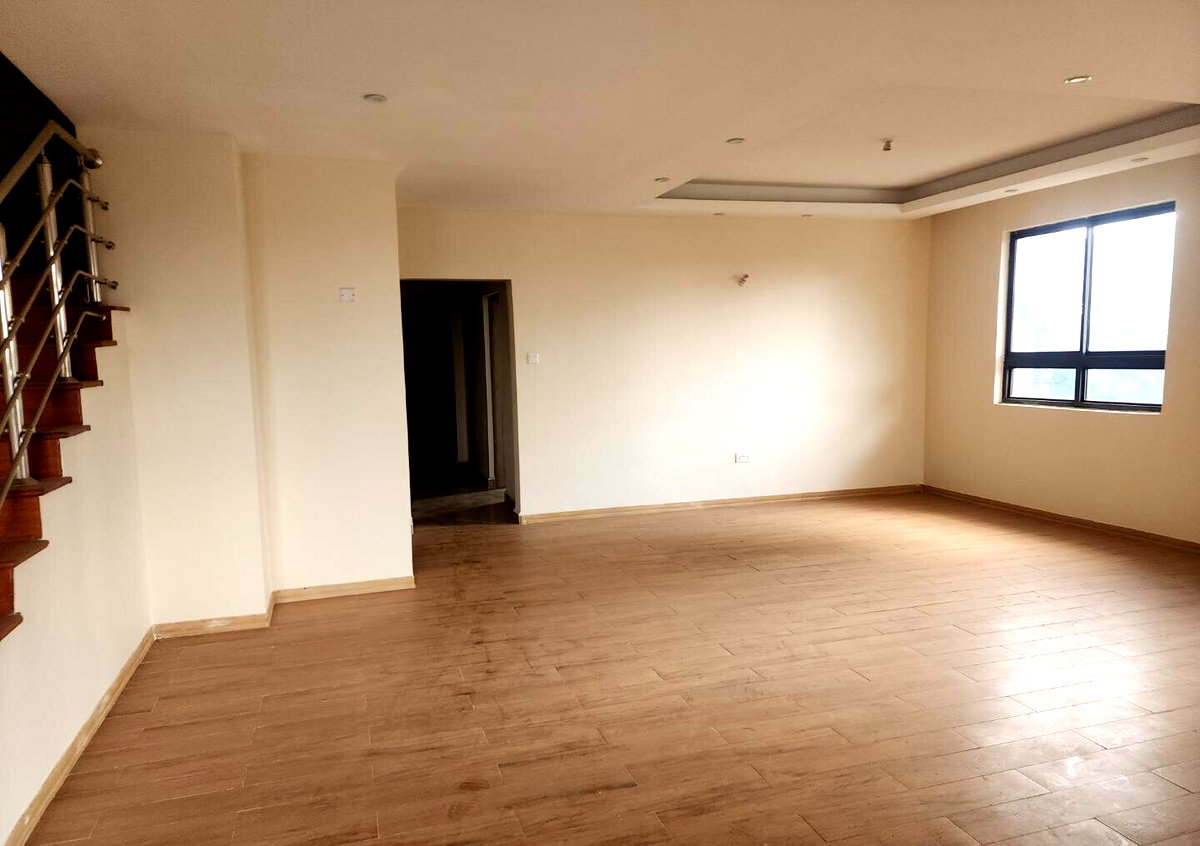 5-Bed Duplex with DSQ & Solar Heating - Parklands
