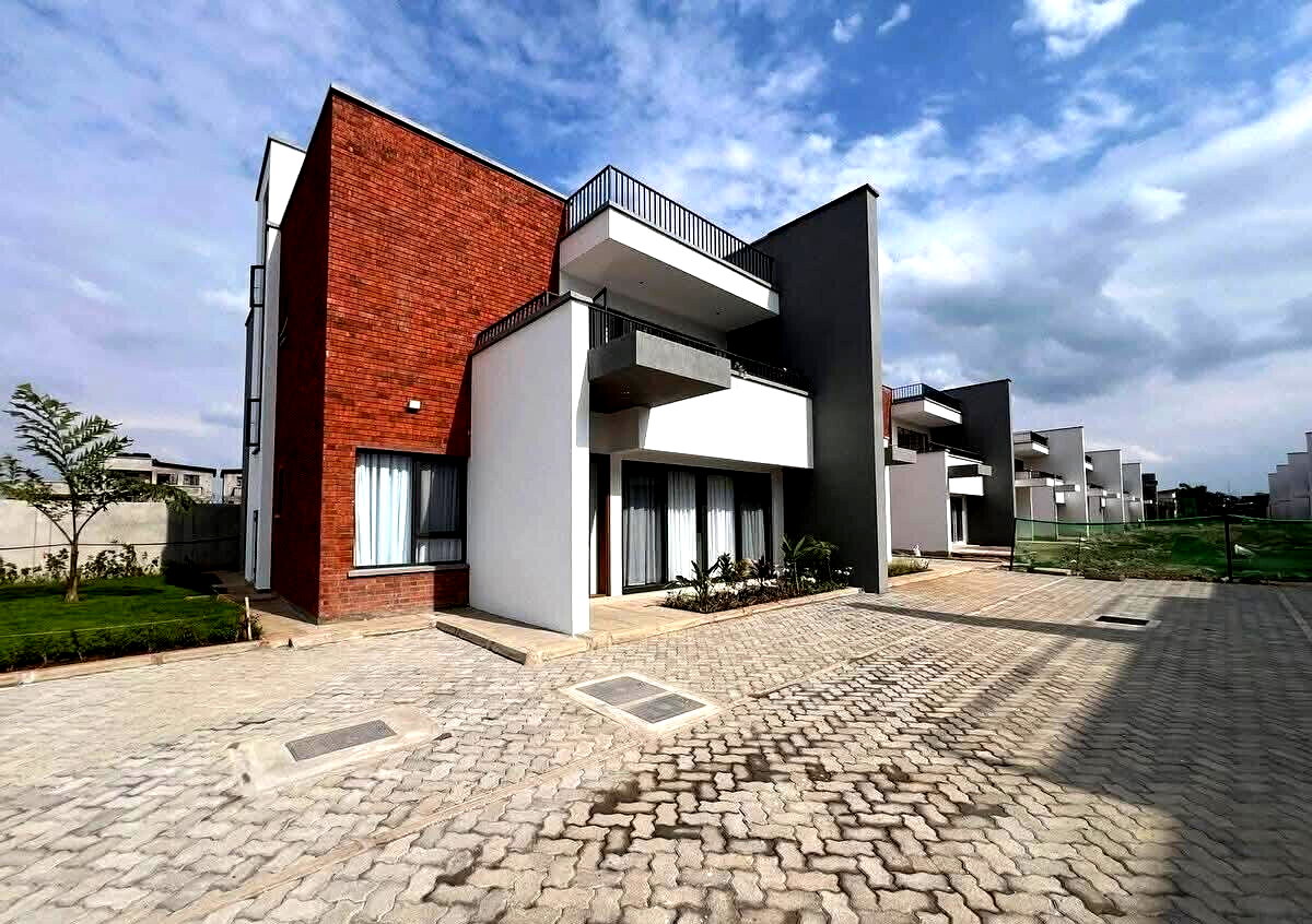 4BR Duplex & Triplex Townhouses with Pool & Gym – Langata
