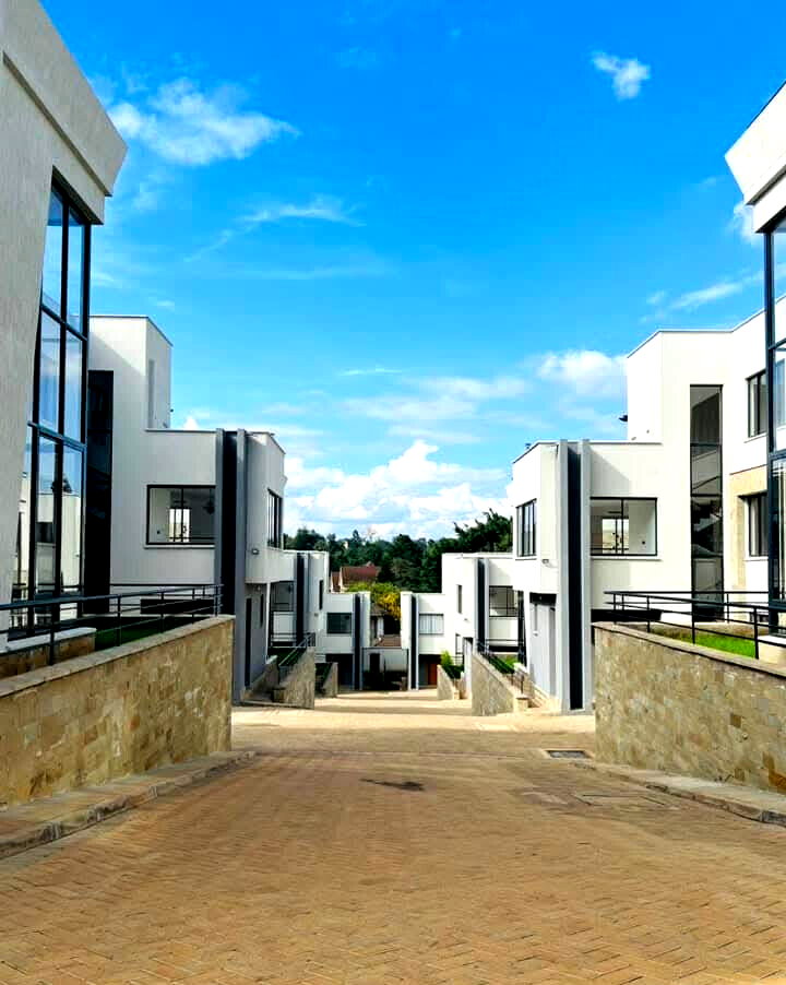5-Ensuite Villa with Solar Heating & Borehole - Lavington