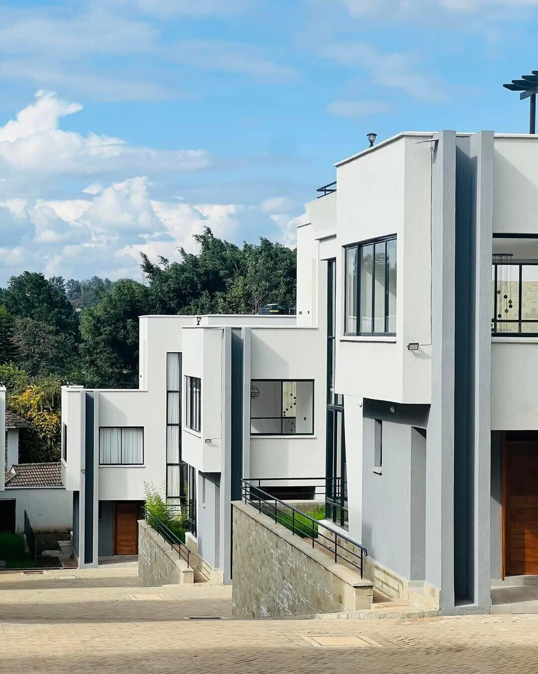 5-Ensuite Villa with Solar Heating & Borehole - Lavington
