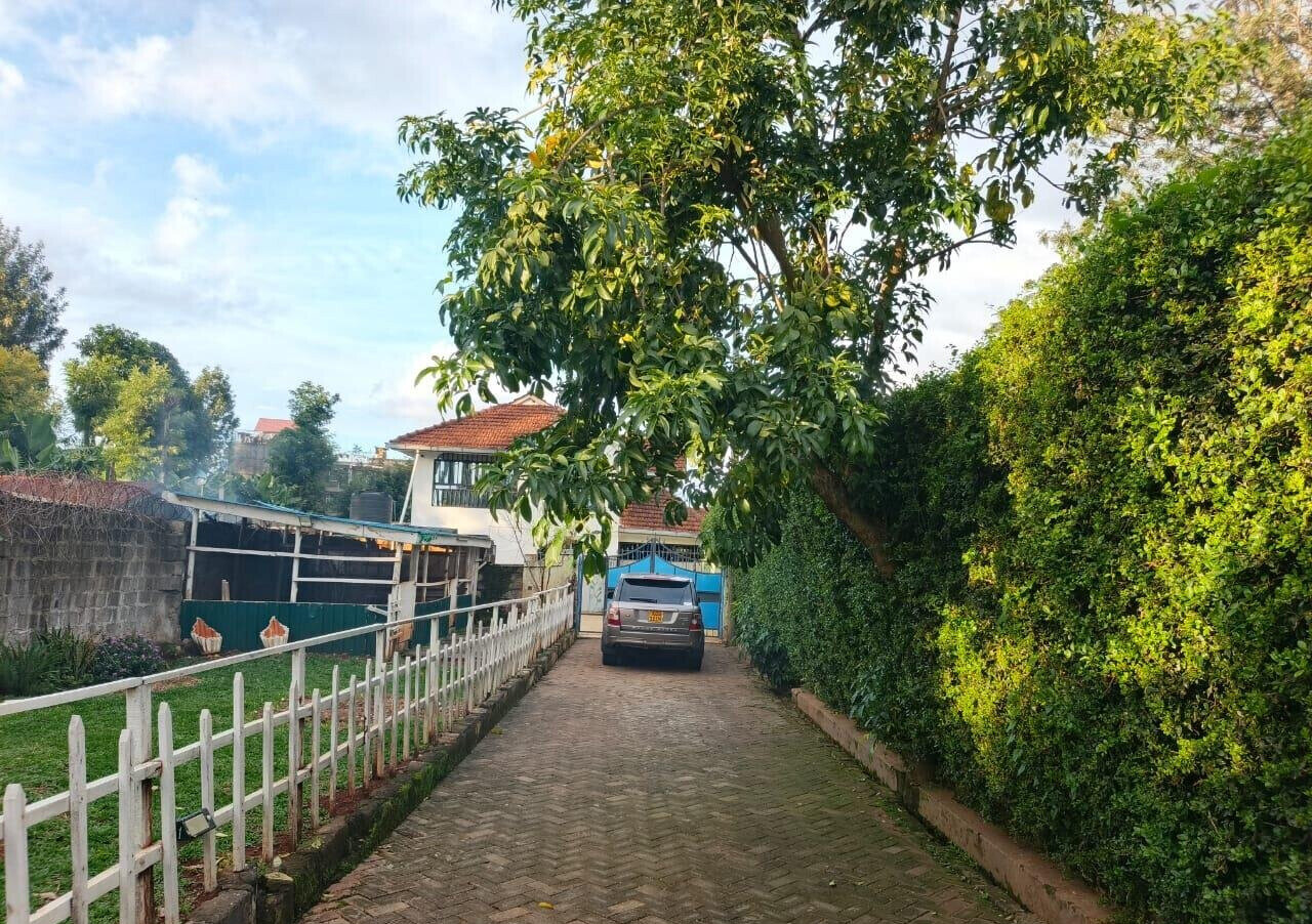 4BR Townhouse on Tarmac with Front Garden - Ndumberi
