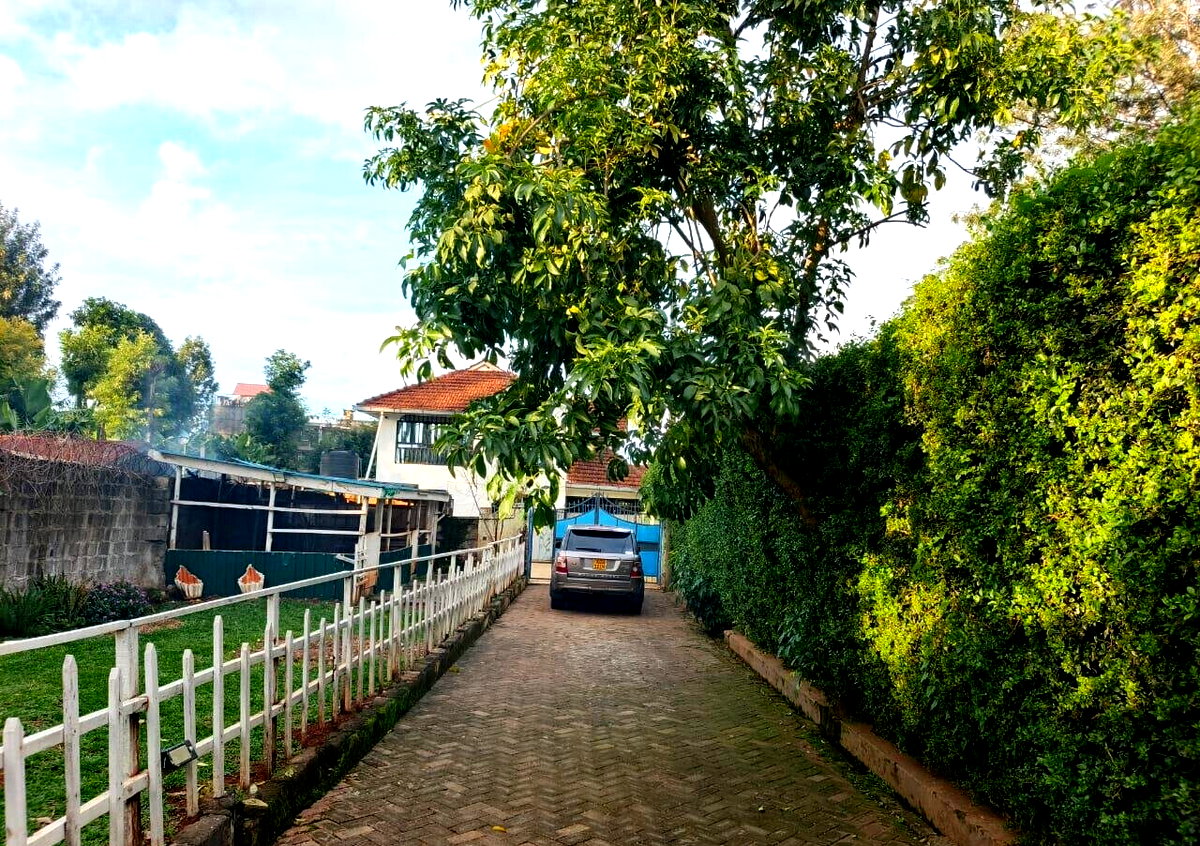 4BR Townhouse on Tarmac with Front Garden - Ndumberi