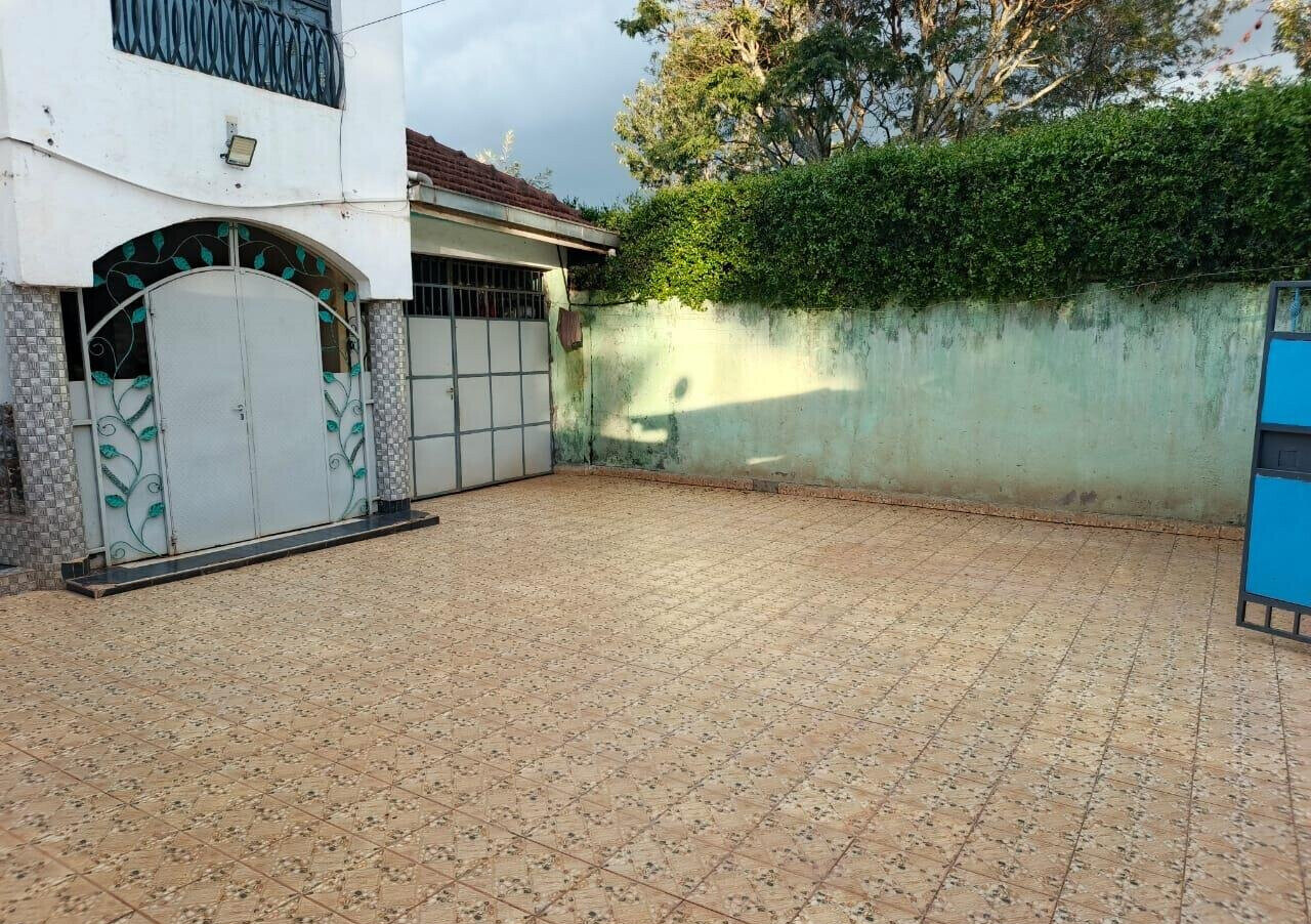 4BR Townhouse on Tarmac with Front Garden - Ndumberi