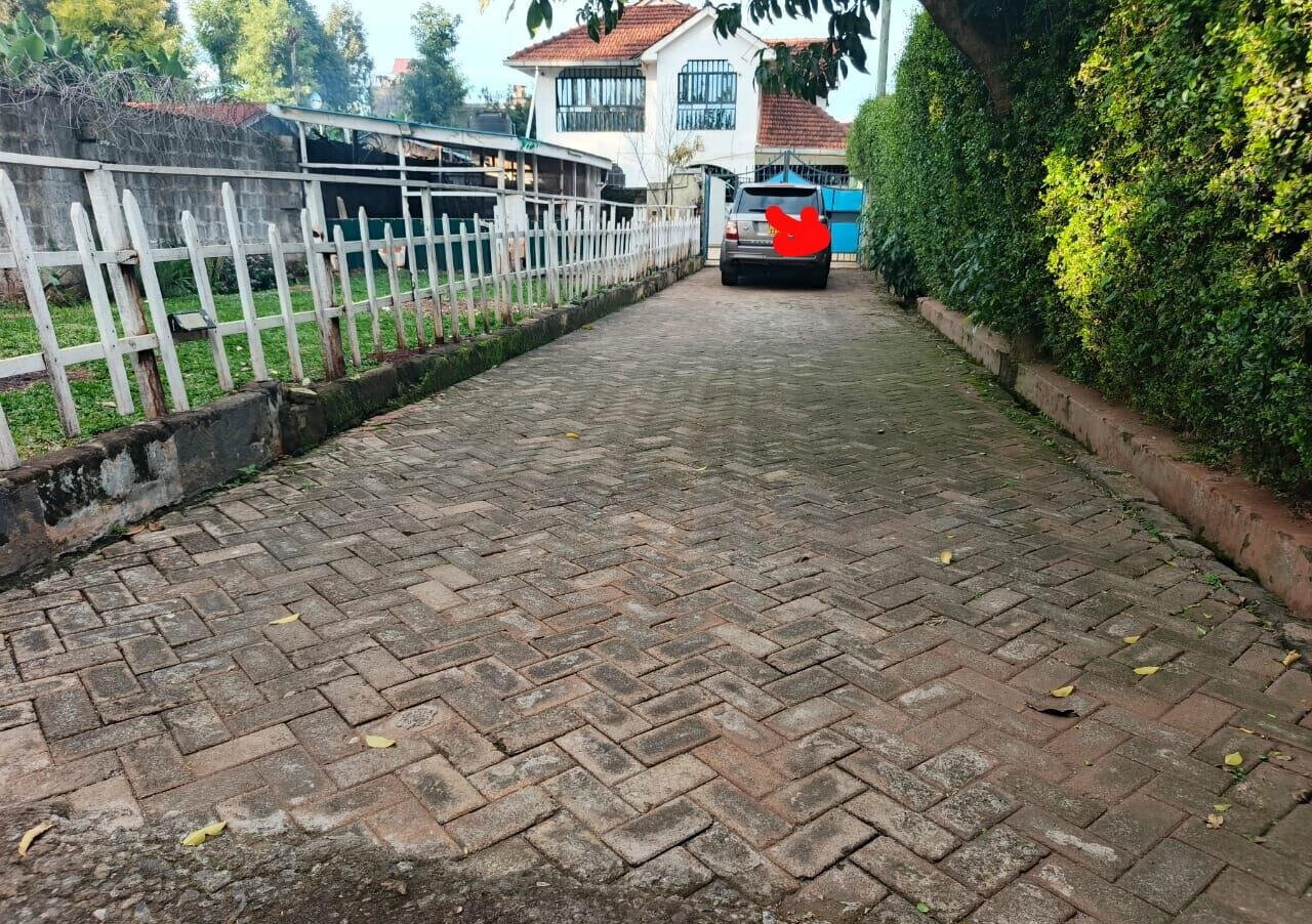 4BR Townhouse on Tarmac with Front Garden - Ndumberi