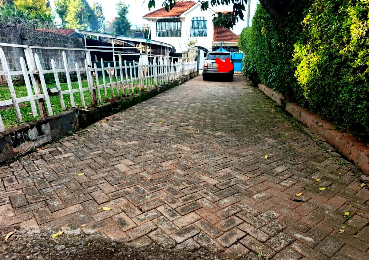 4BR Townhouse on Tarmac with Front Garden - Ndumberi