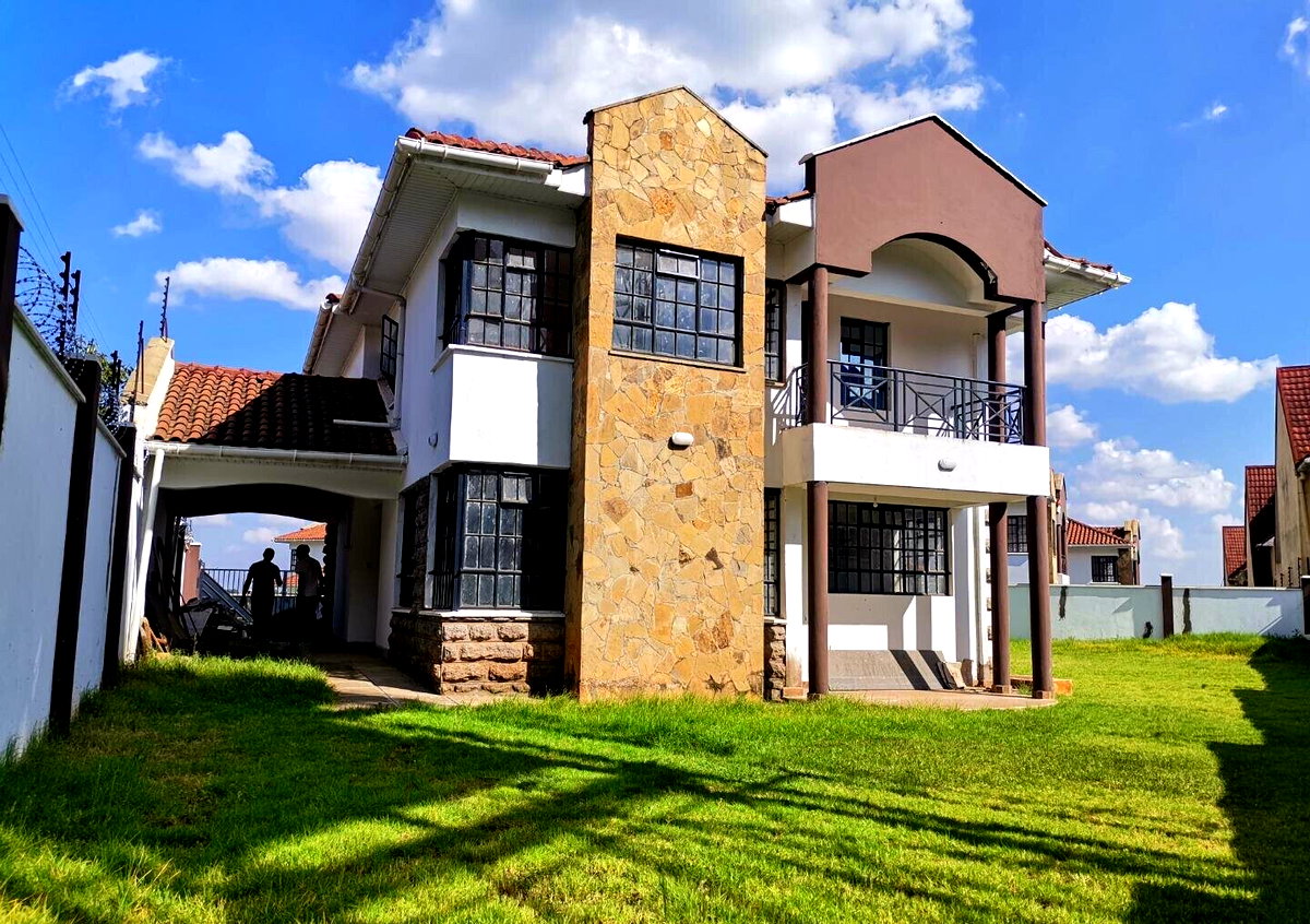 4-Ensuite Townhouse on 1/8 Acre Near Hub Karen – Karen