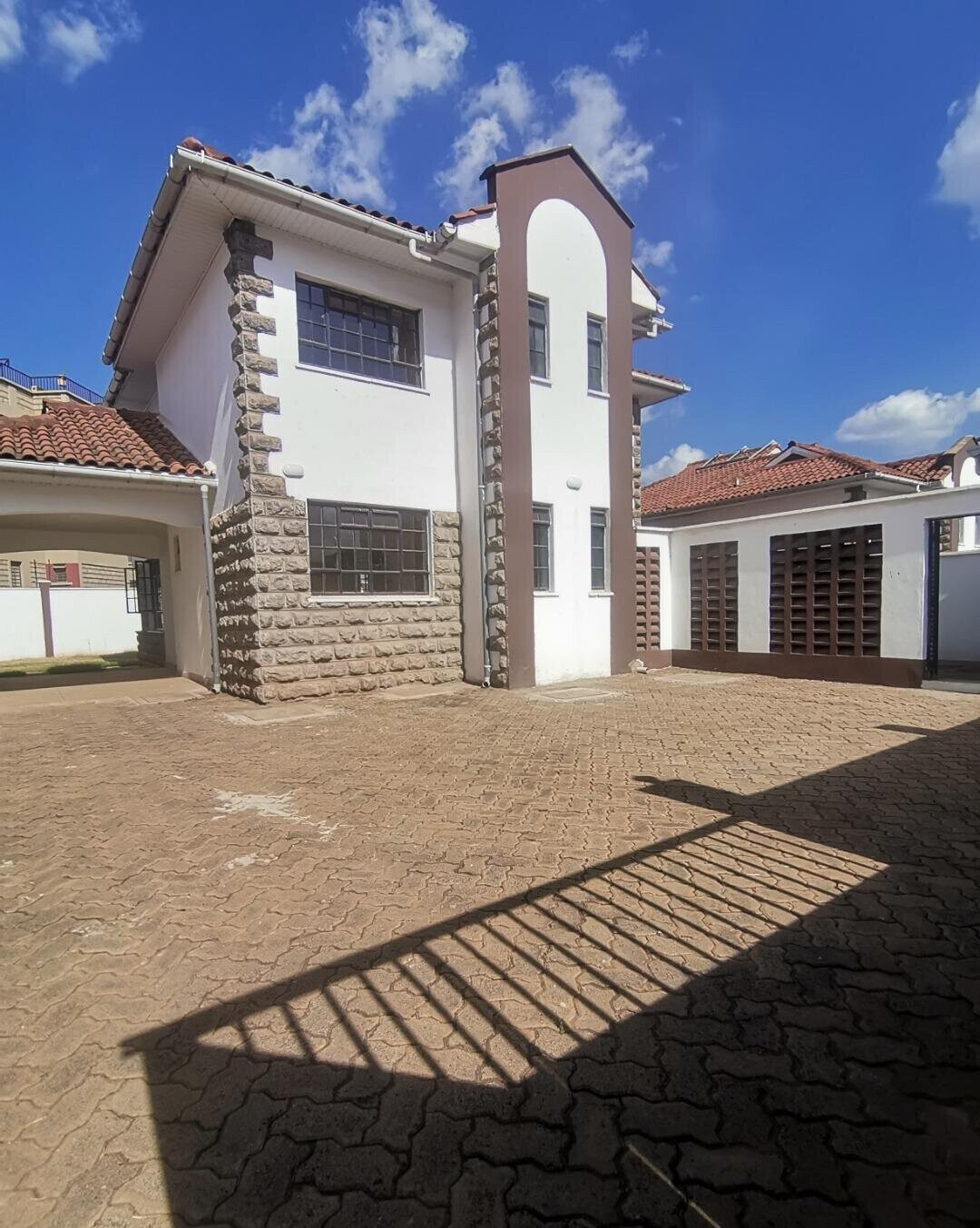 4-Ensuite Townhouse on 1/8 Acre Near Hub Karen – Karen