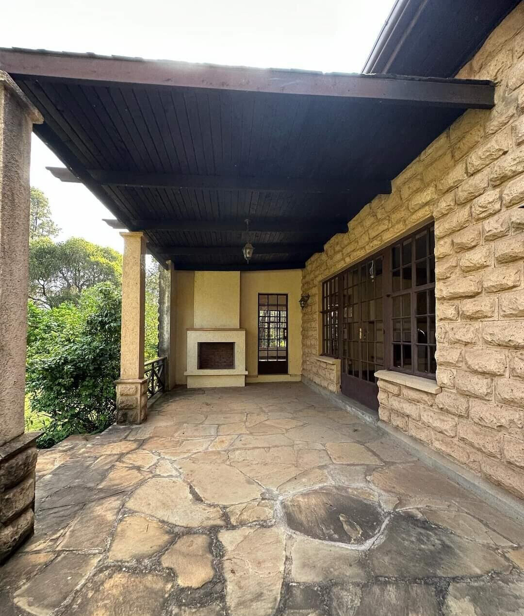 4-Ensuite Villa with Guest Wing on 3/4 Acre – Hardy, Karen