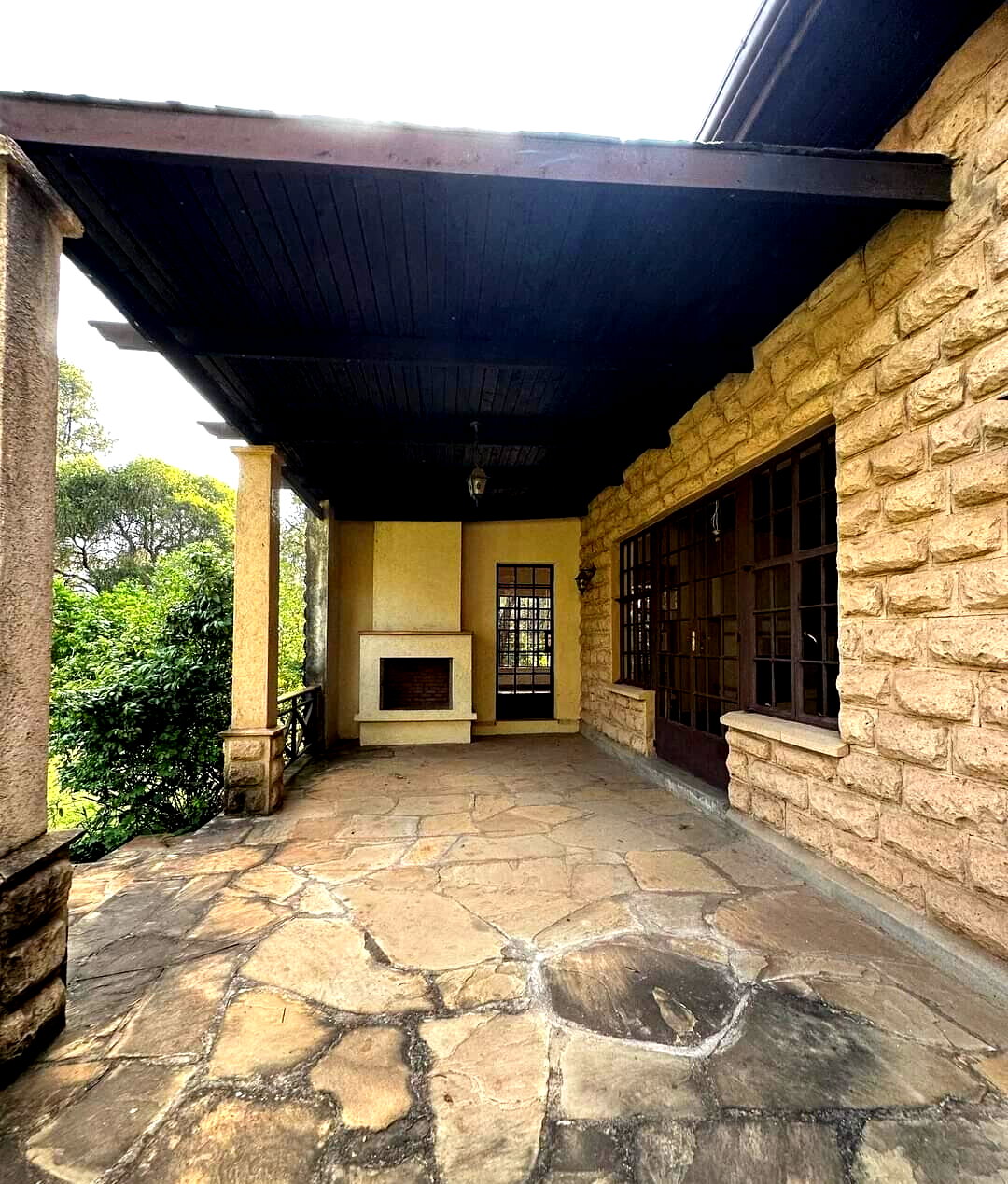 4-Ensuite Villa with Guest Wing on 3/4 Acre – Hardy, Karen