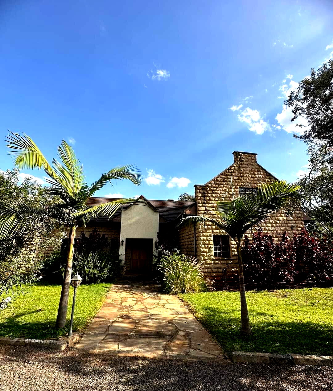 4-Ensuite Villa with Guest Wing on 3/4 Acre – Hardy, Karen