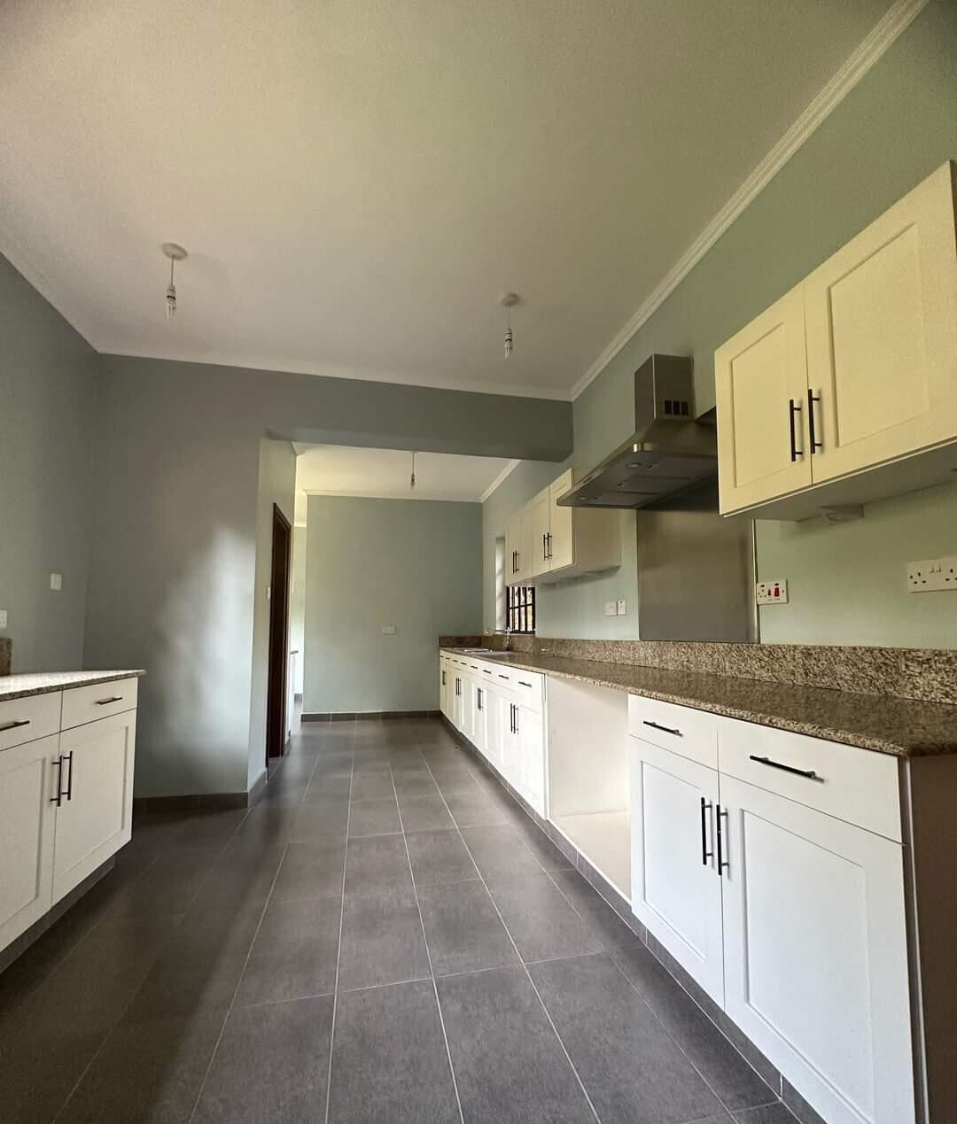 4-Ensuite Villa with Guest Wing on 3/4 Acre – Hardy, Karen