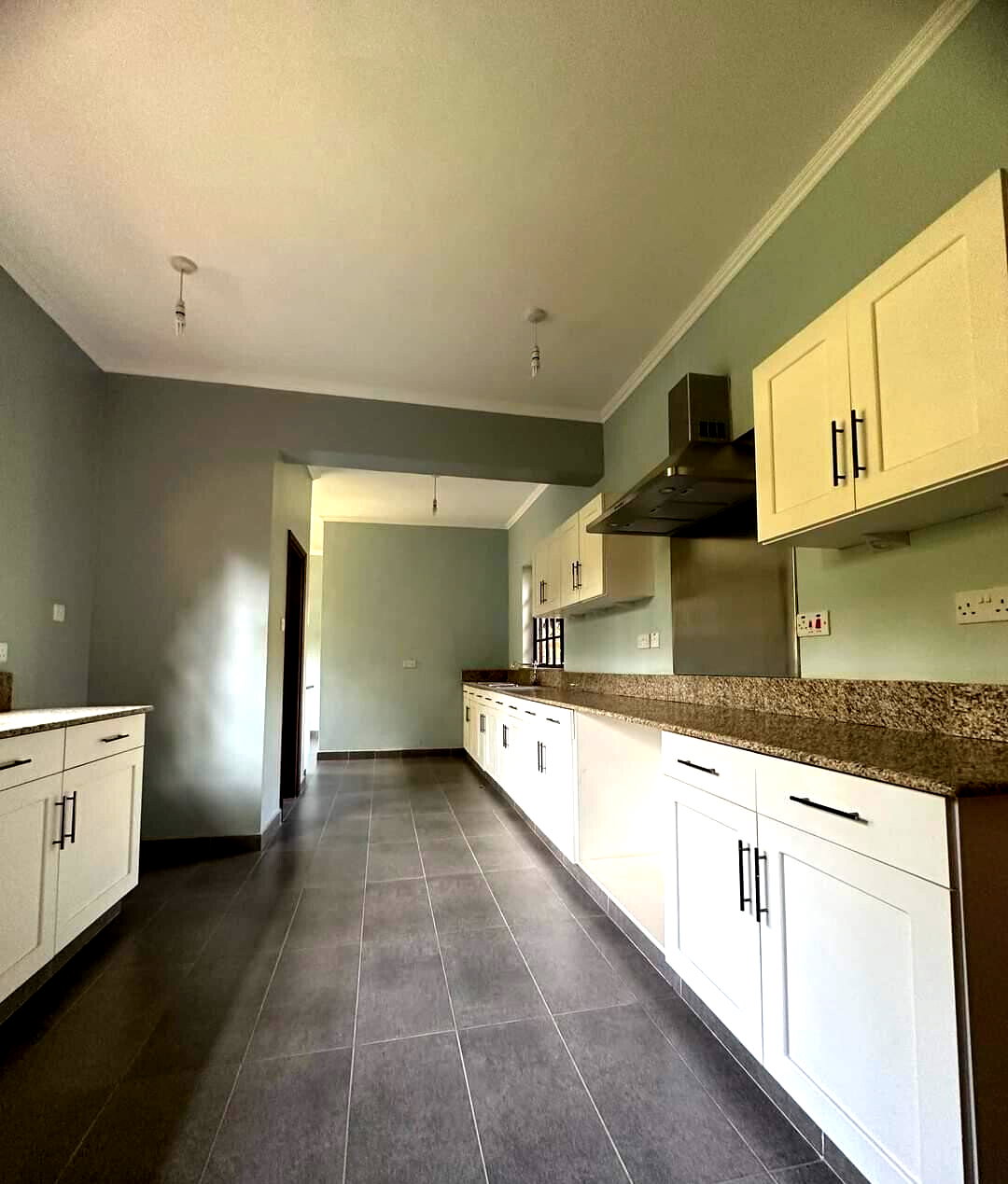 4-Ensuite Villa with Guest Wing on 3/4 Acre – Hardy, Karen