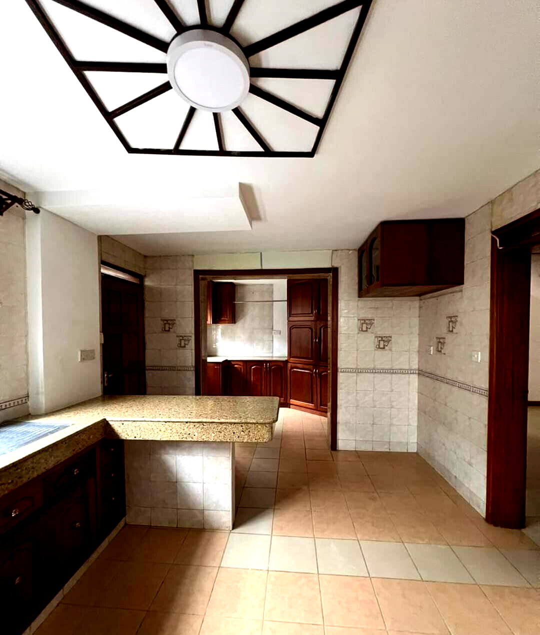 4-Bed Townhouse with Fireplace & Garden - Lavington
