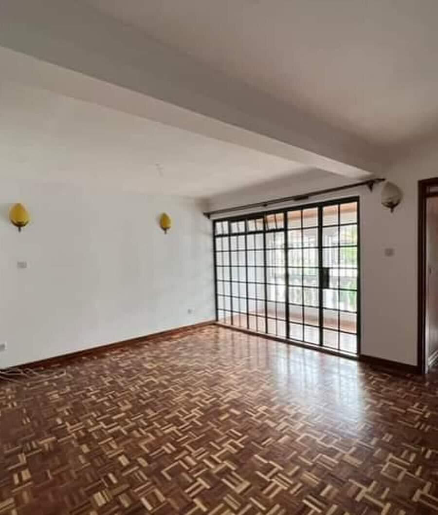 4-Bed Townhouse with Fireplace & Garden - Lavington