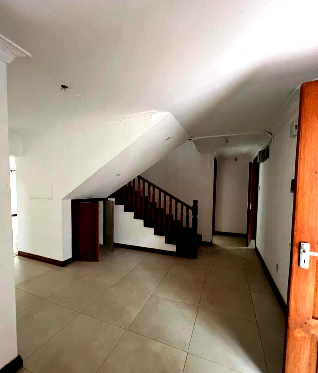 4-Bed Townhouse with Fireplace & Garden - Lavington