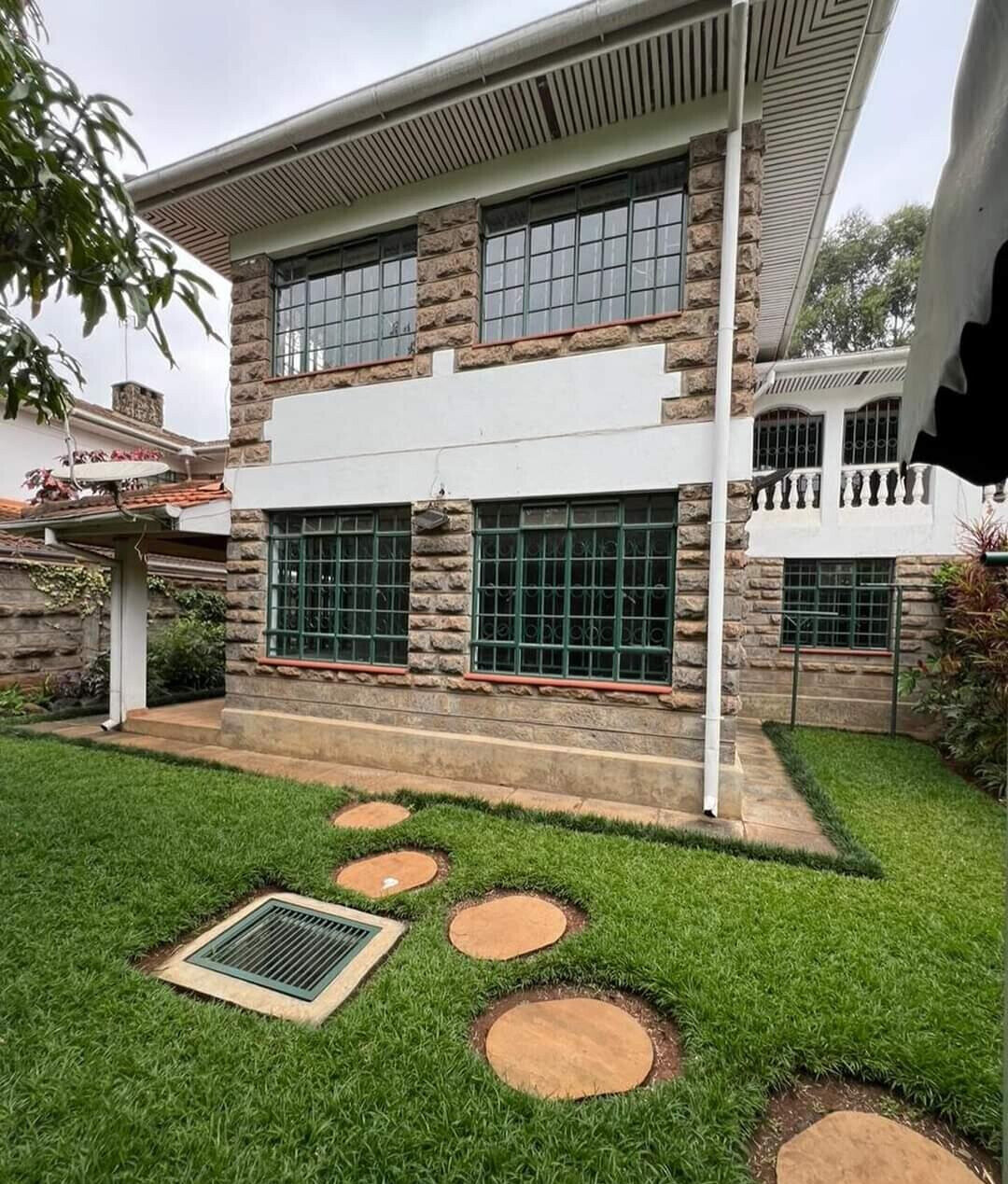 4-Bed Townhouse with Fireplace & Garden - Lavington