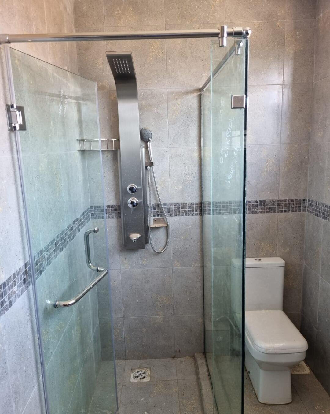 4BR All-Ensuite Townhouse with Attic Study & Fireplace - Membley