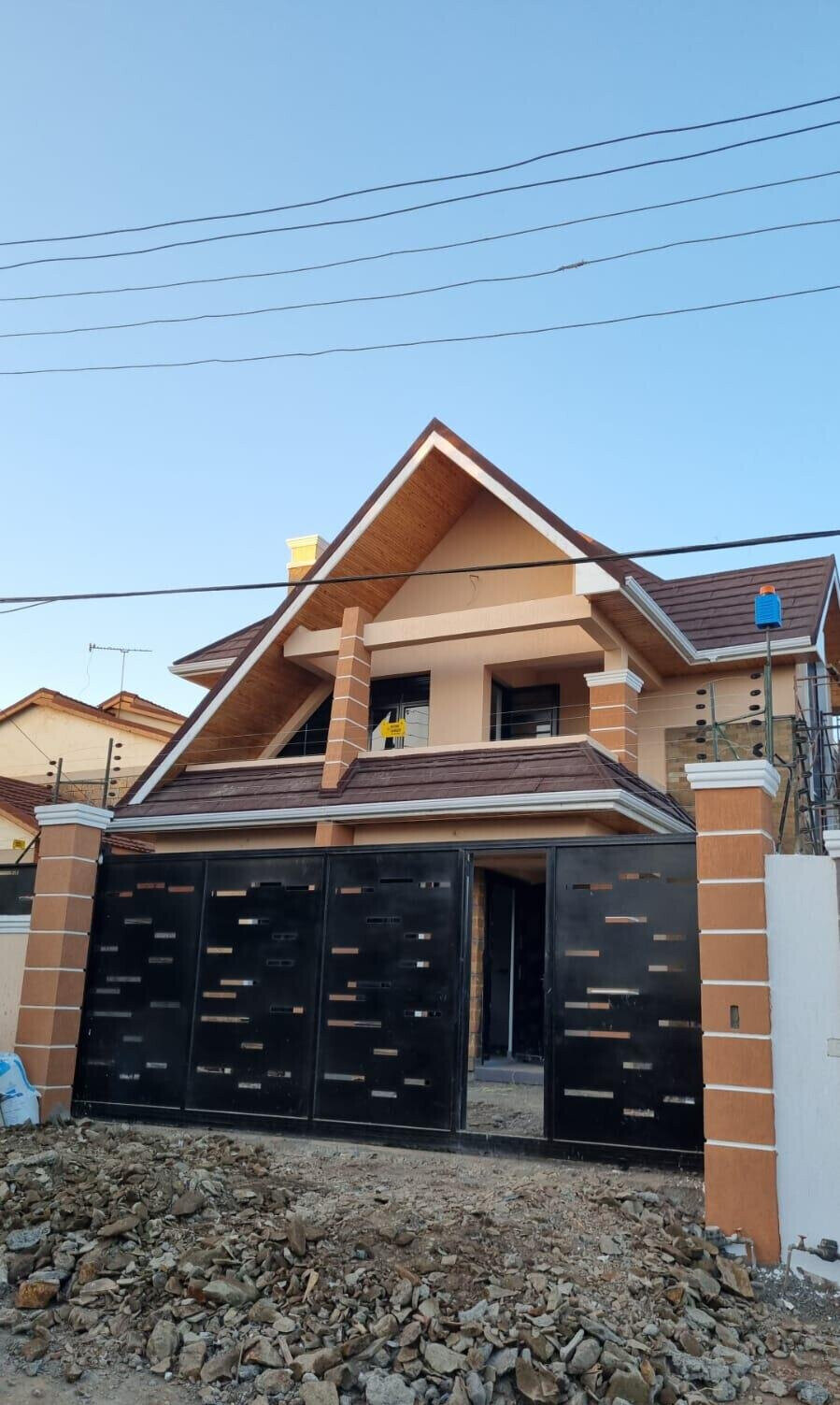 4BR All-Ensuite Townhouse with Attic Study & Fireplace - Membley