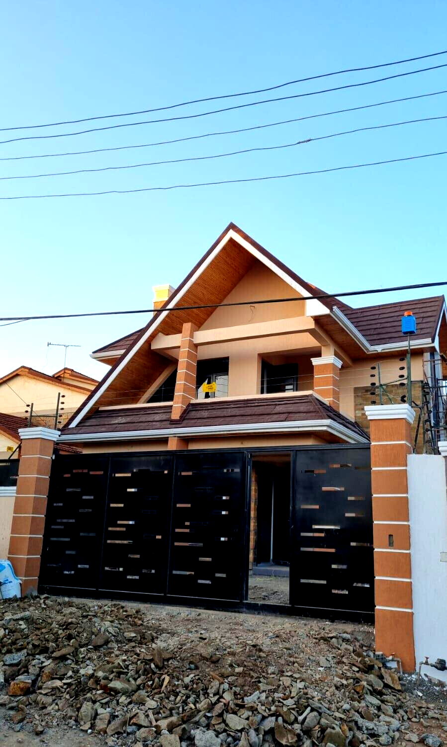 4BR All-Ensuite Townhouse with Attic Study & Fireplace - Membley