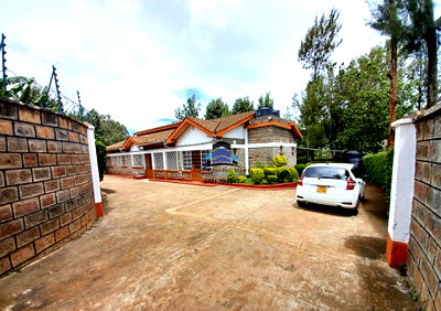 Cozy 4BR Bungalow on Quarter Acre